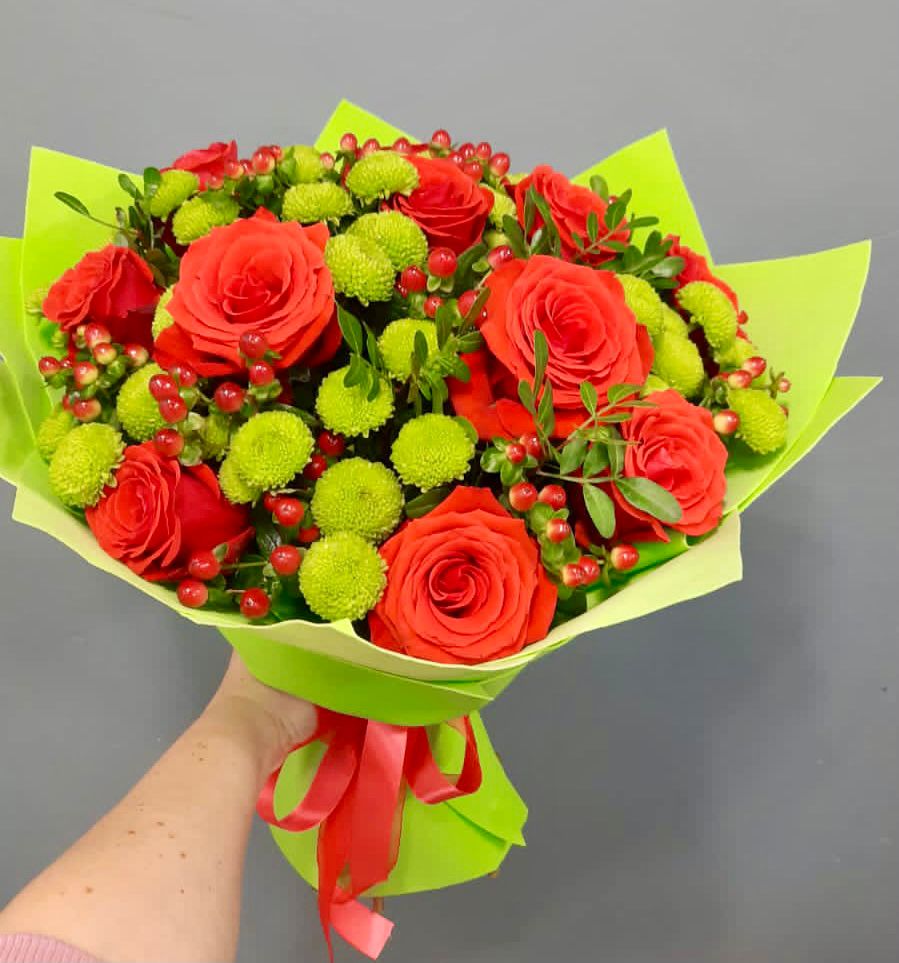 Букет цветов из: Хризантемы и Розы в Фельдмаршальском