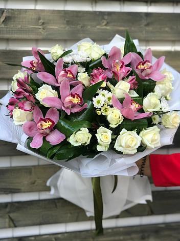 Букет цветов из: Розы и Хризантемы в Фельдмаршальском