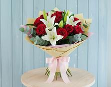 Букет цветов из:  Лилии и Розы в Фельдмаршальском
