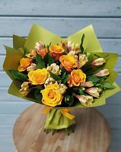Букет цветов из:  Альстромерии и Розы #REPLACE_PRED# Фельдмаршальском