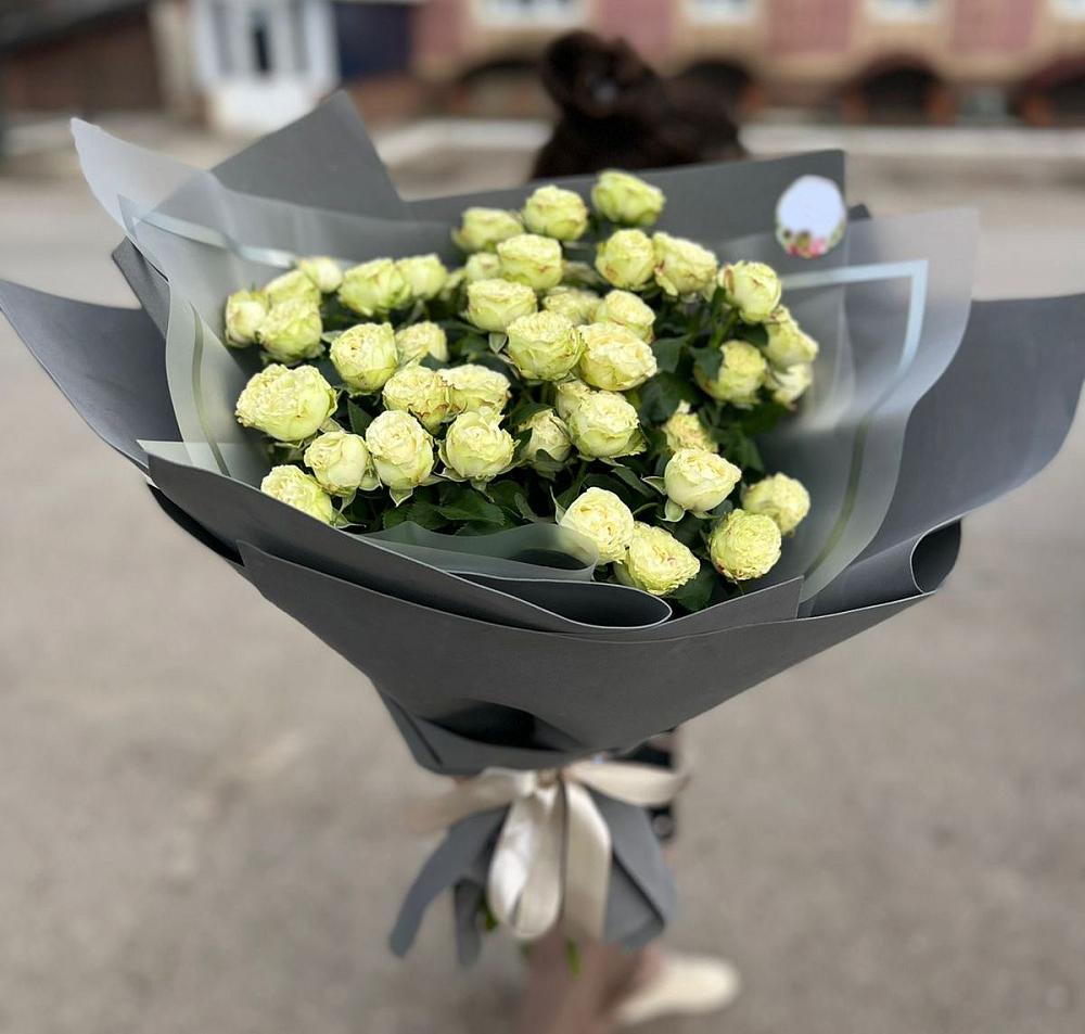 Белые кустовые розы Солинеро в Фельдмаршальском Букет Белые кустовые розы Солинеро в Фельдмаршальском