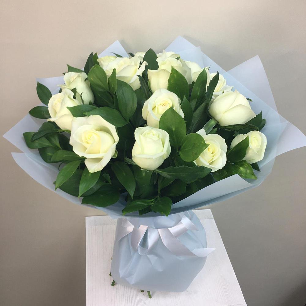 Букет 15 Белых роз Проуд в Фельдмаршальском