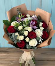 Букет цветов из:  Розы и Альстромерии в Фельдмаршальском