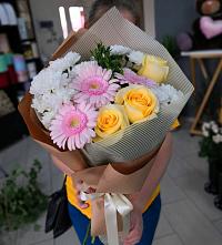 Букет цветов из:  Герберы, Розы и Хризантемы в Фельдмаршальском