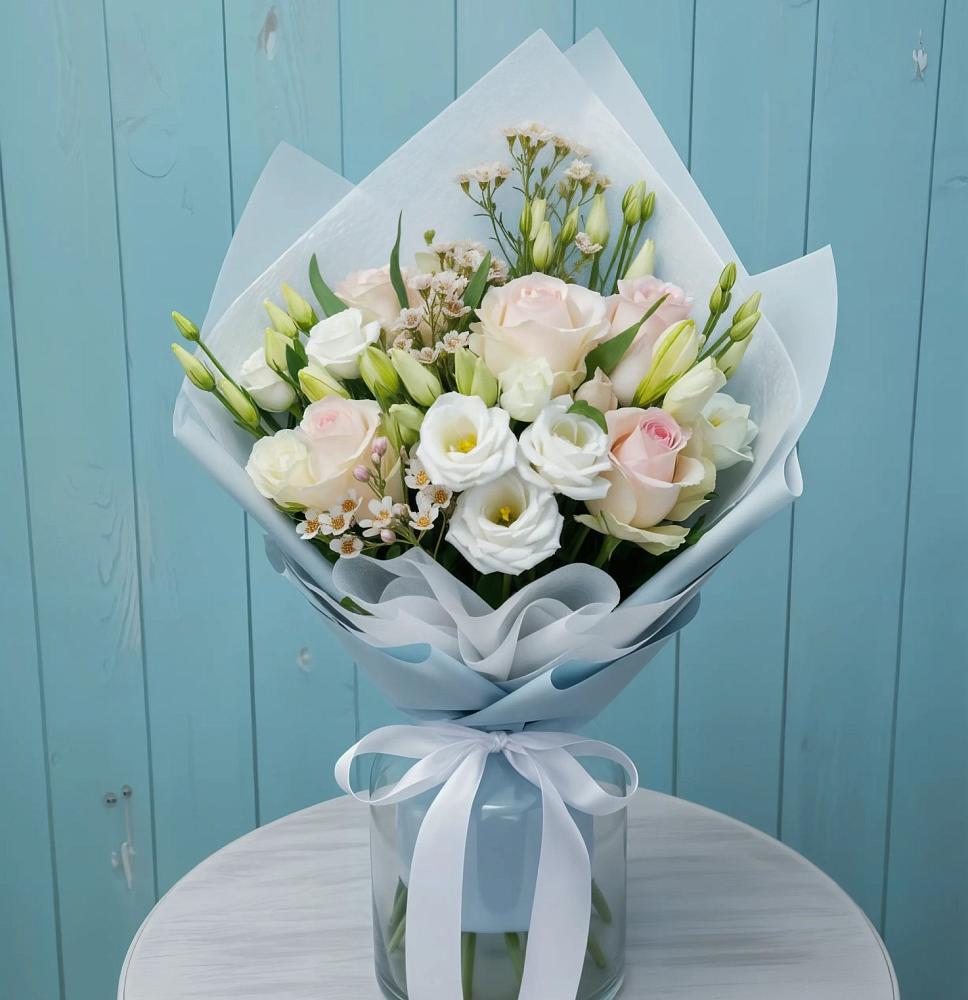 Букет цветов из: Розы и Лизиантусы в Фельдмаршальском