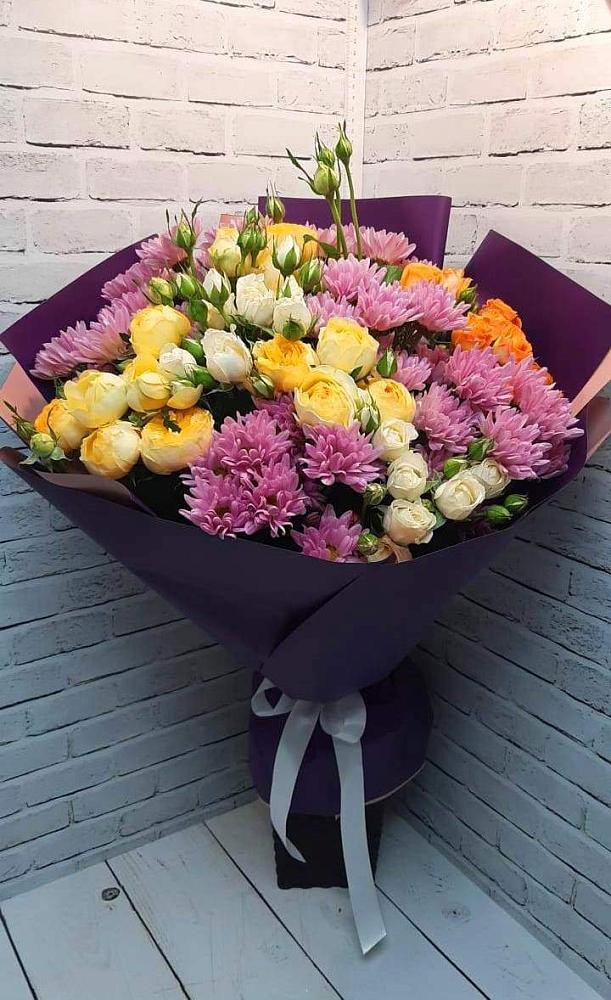 Букет цветов из: Хризантемы и Розы в Фельдмаршальском