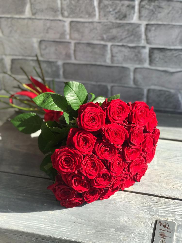 Букет Красные розы Фридом в Фельдмаршальском