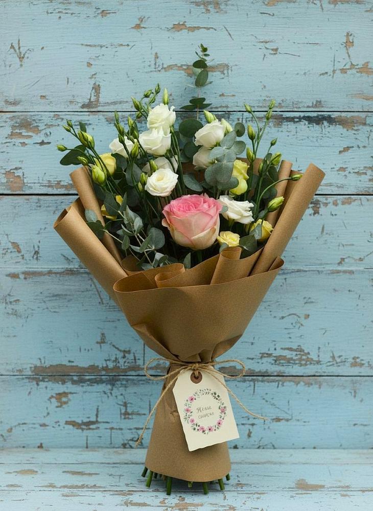 Букет цветов из: Розы и Лизиантусы в Фельдмаршальском