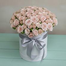 Цветочная композиция из Розы в шляпной коробке в Фельдмаршальском