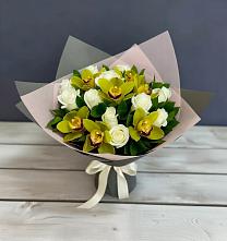 Букет цветов из:  Орхидеи и Розы в Фельдмаршальском