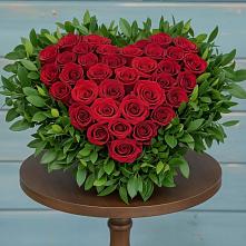 Цветочная композиция из Розы в виде сердца в Фельдмаршальском