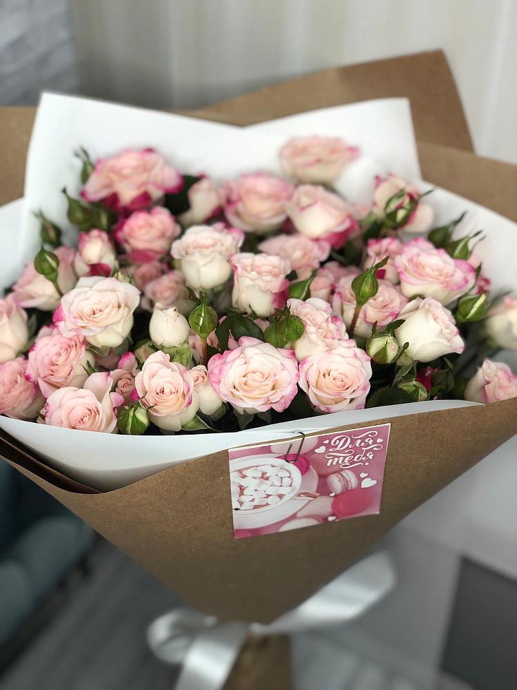 Букет цветов из: Розы в Фельдмаршальском