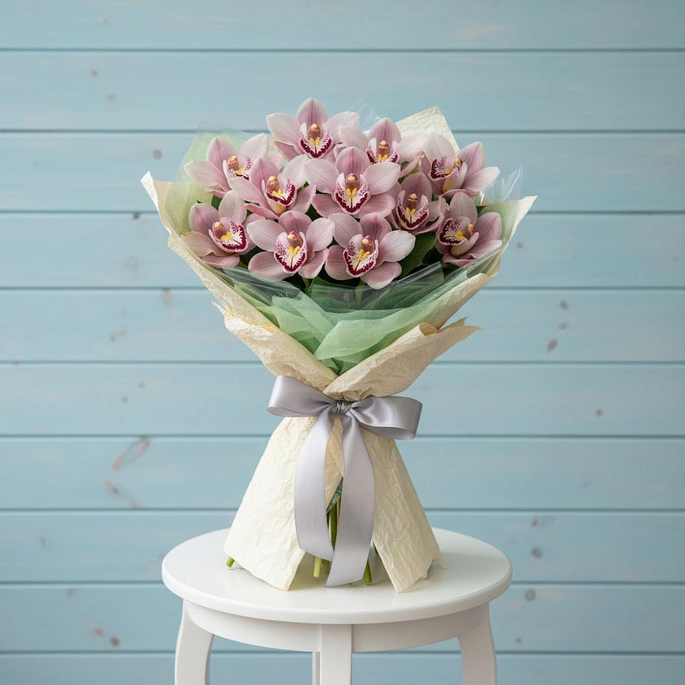 Букет цветов из: Орхидеи и Розы в Фельдмаршальском