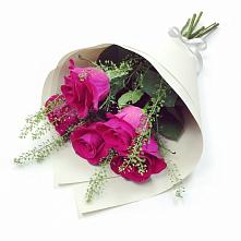 Букет цветов из:  Розы в Фельдмаршальском