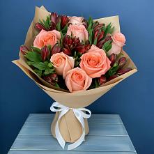 Букет цветов из:  Розы и Альстромерии в Фельдмаршальском