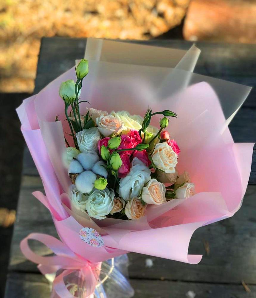 Букет цветов из: Розы и Лизиантусы в Фельдмаршальском