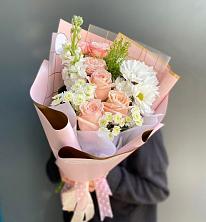 Букет цветов из:  Хризантемы и Розы в Фельдмаршальском