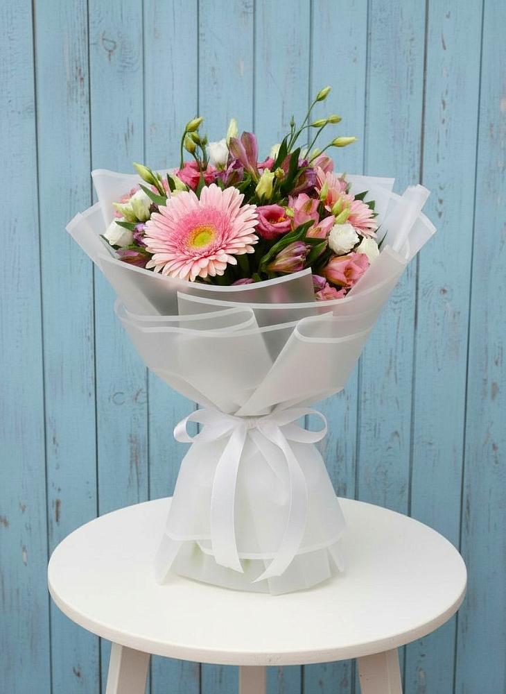 Букет цветов из: Герберы, Альстромерии и Лизиантусы в Фельдмаршальском