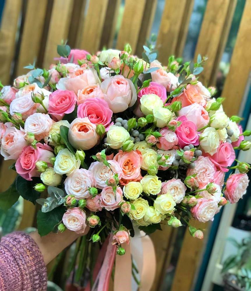 Букет цветов из: Розы в Фельдмаршальском