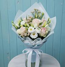 Букет цветов из:  Розы и Лизиантусы в Фельдмаршальском