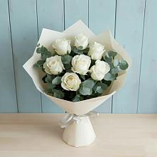 Букет Белые розы в Эвкалипте в Фельдмаршальском