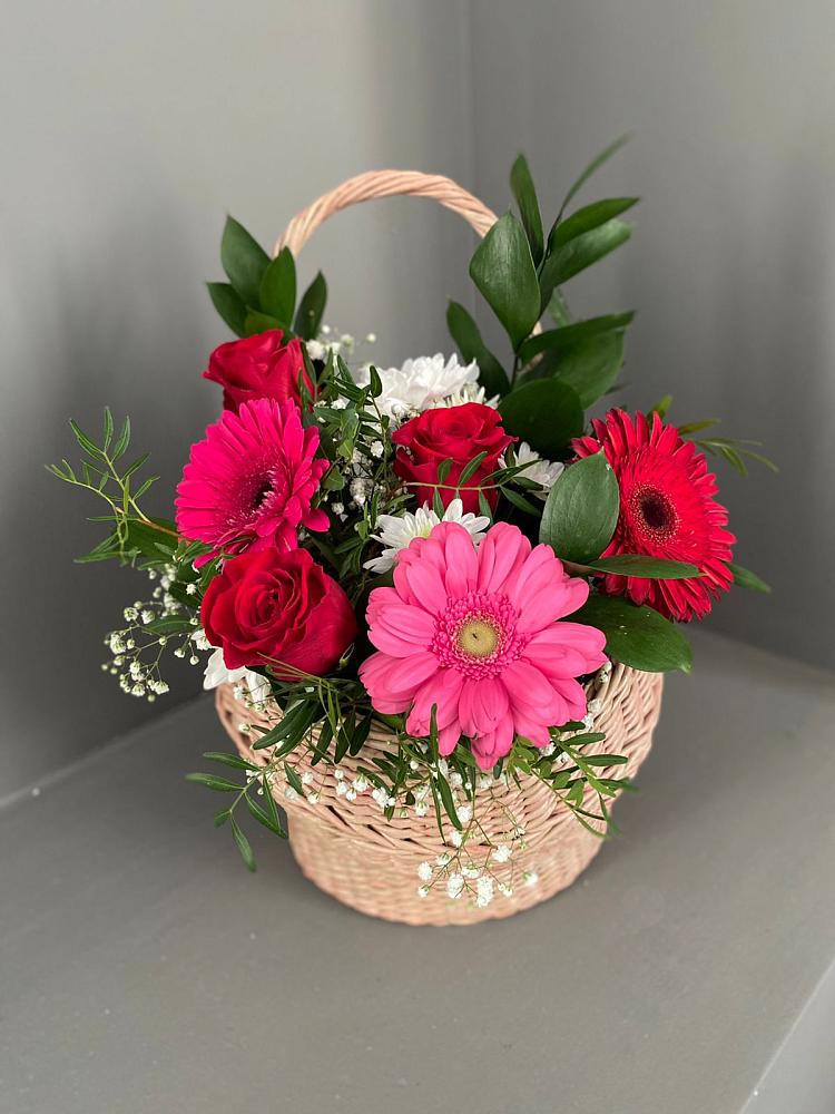Цветочная композиция из Розы, Хризантемы и Герберы в корзине в Фельдмаршальском