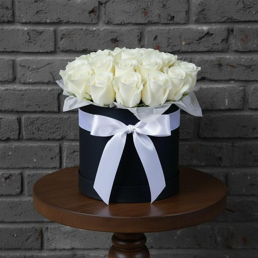 Цветочная композиция из Розы в шляпной коробке в Фельдмаршальском