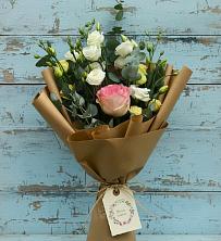 Букет цветов из:  Розы и Лизиантусы в Фельдмаршальском
