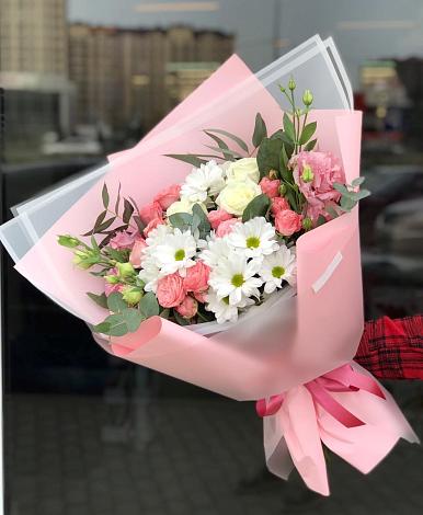 Букет цветов из: Розы, Лизиантусы и Хризантемы в Фельдмаршальском