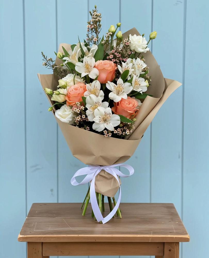 Букет цветов из: Альстромерии, Лизиантусы, Розы и Хризантемы в Фельдмаршальском