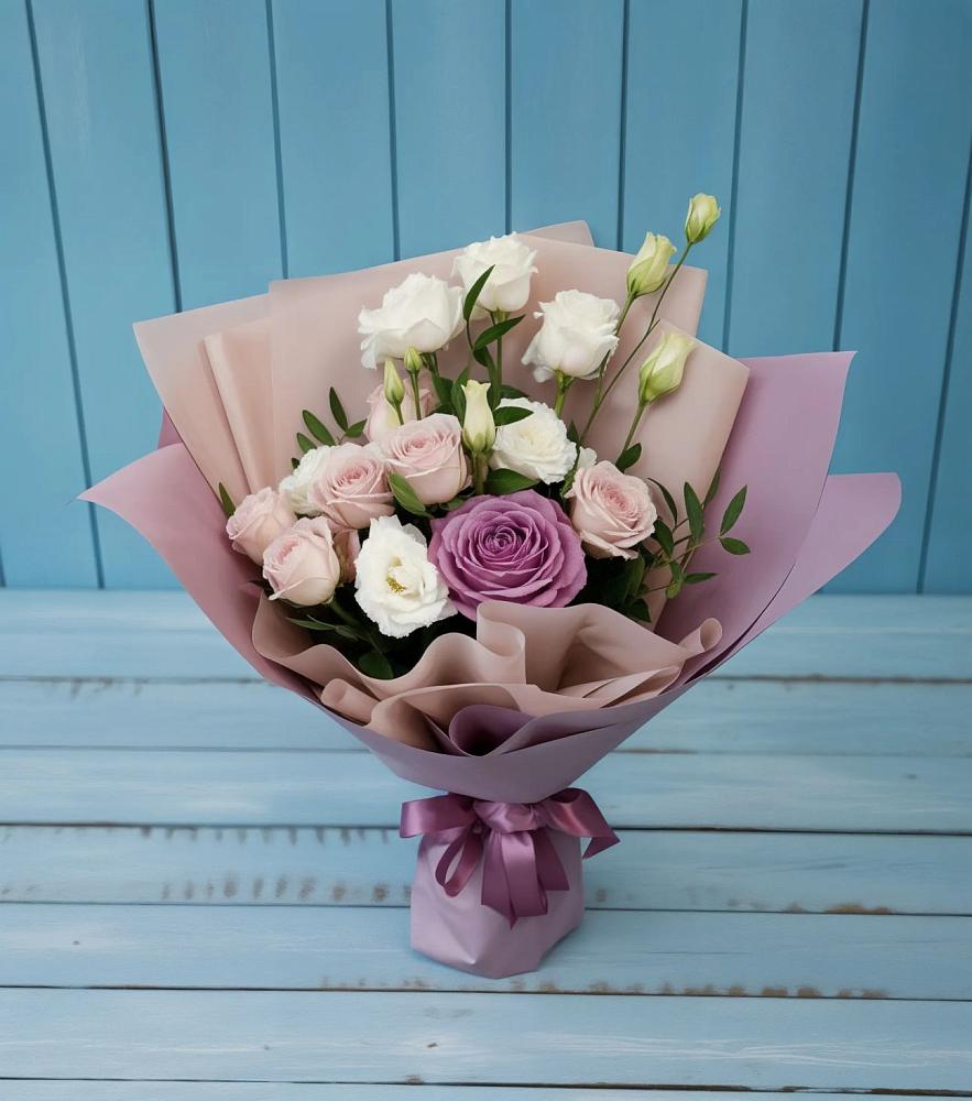 Букет цветов из: Розы и Лизиантусы в Фельдмаршальском